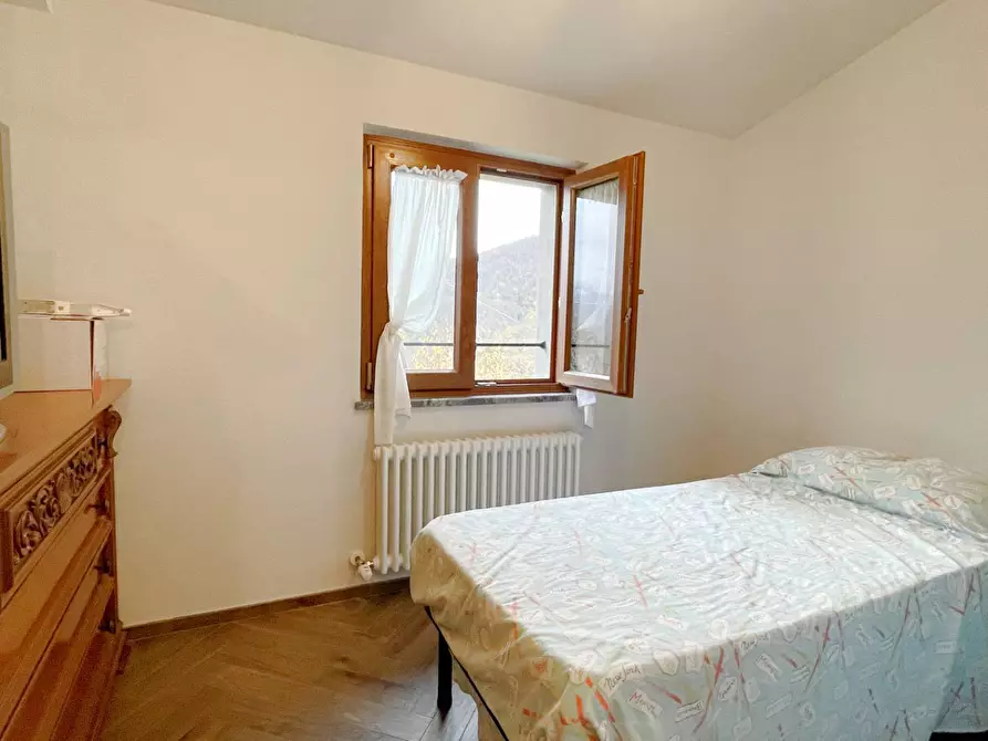 Immagine 36 di Casa semindipendente in vendita  a Castelnuovo Di Garfagnana