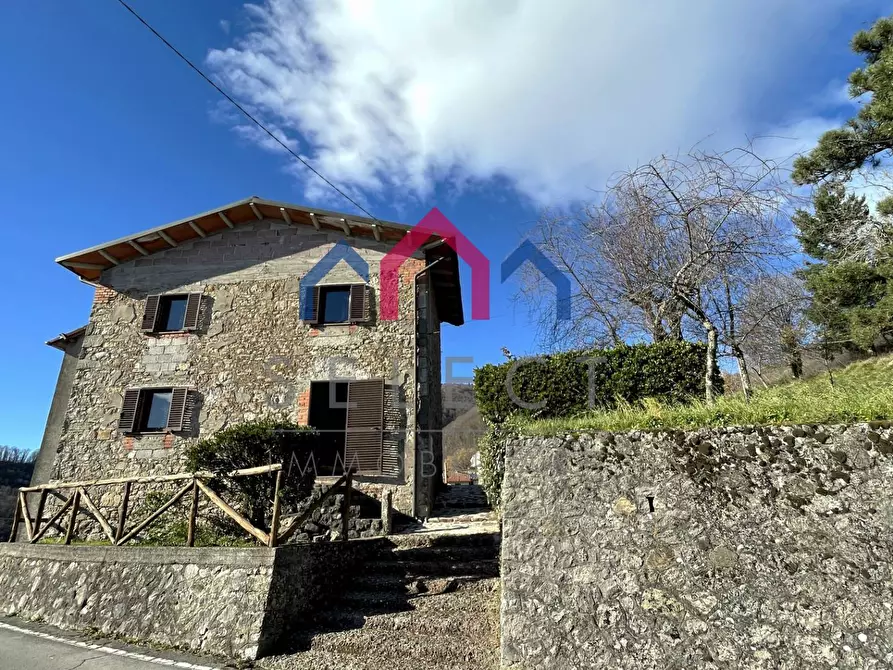 Immagine 1 di Casa semindipendente in vendita  a Castelnuovo Di Garfagnana