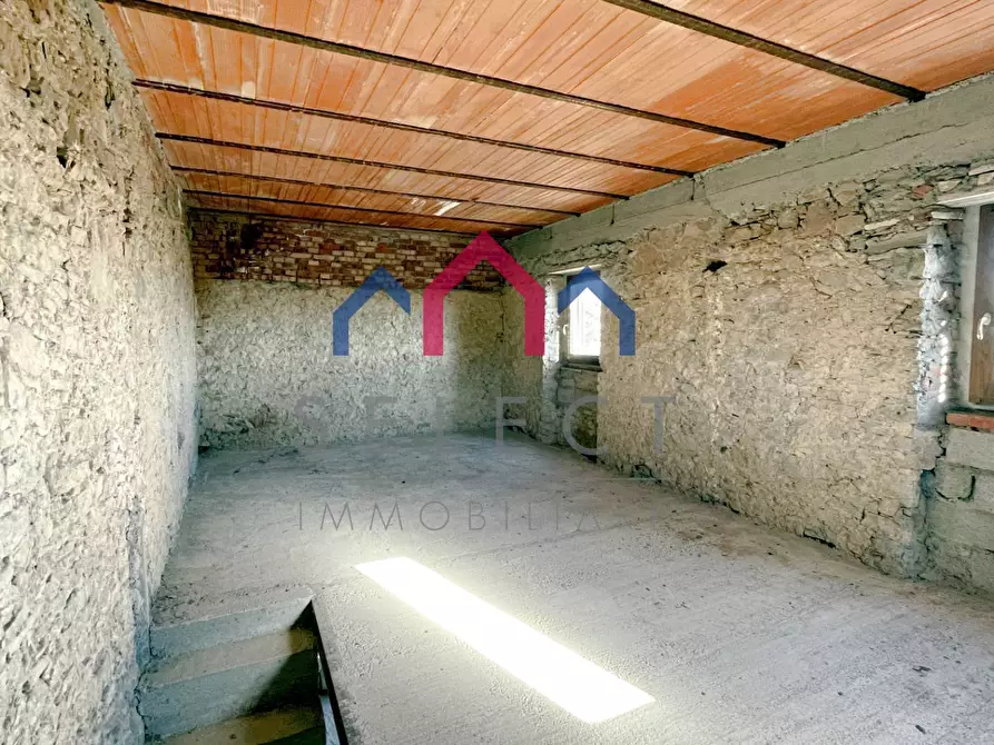 Immagine 23 di Casa semindipendente in vendita  a Castelnuovo Di Garfagnana