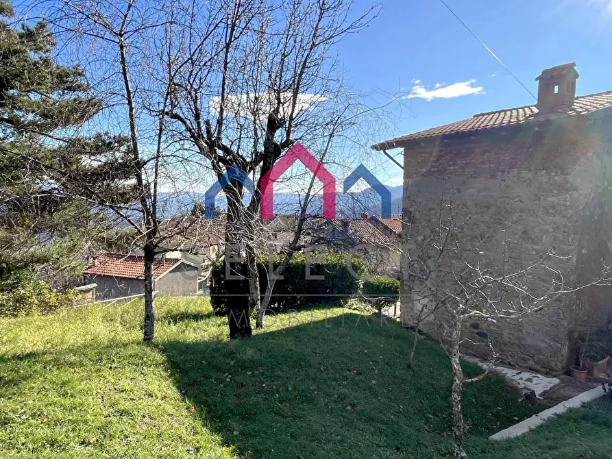 Immagine 8 di Casa semindipendente in vendita  a Castelnuovo Di Garfagnana