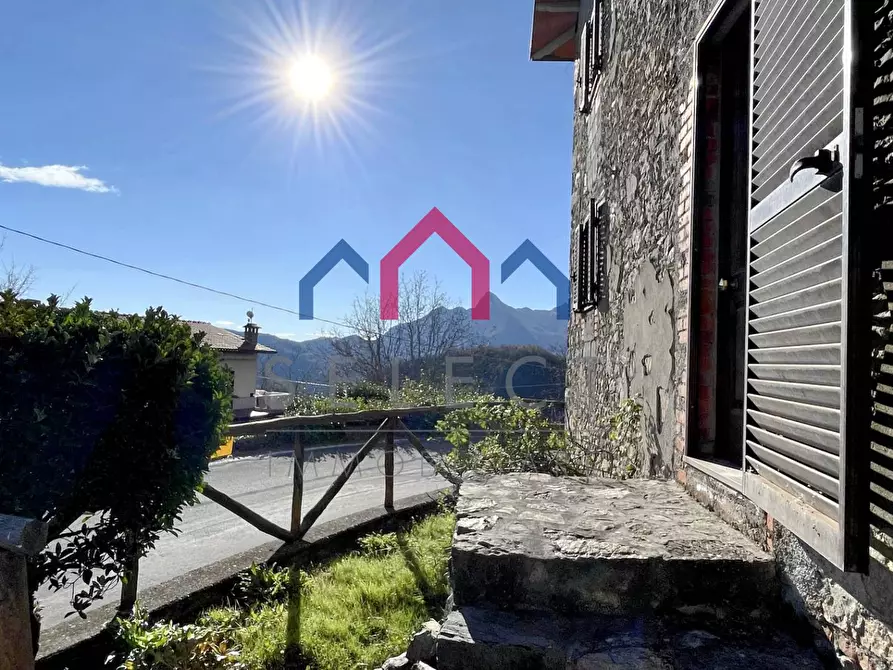 Immagine 4 di Casa semindipendente in vendita  a Castelnuovo Di Garfagnana