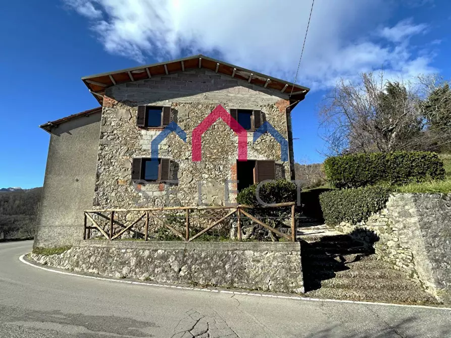 Immagine 2 di Casa semindipendente in vendita  a Castelnuovo Di Garfagnana