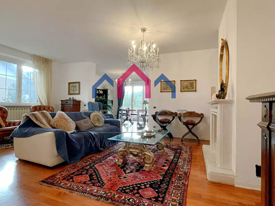 Immagine 1 di Villetta a schiera in vendita  a Borgo A Mozzano