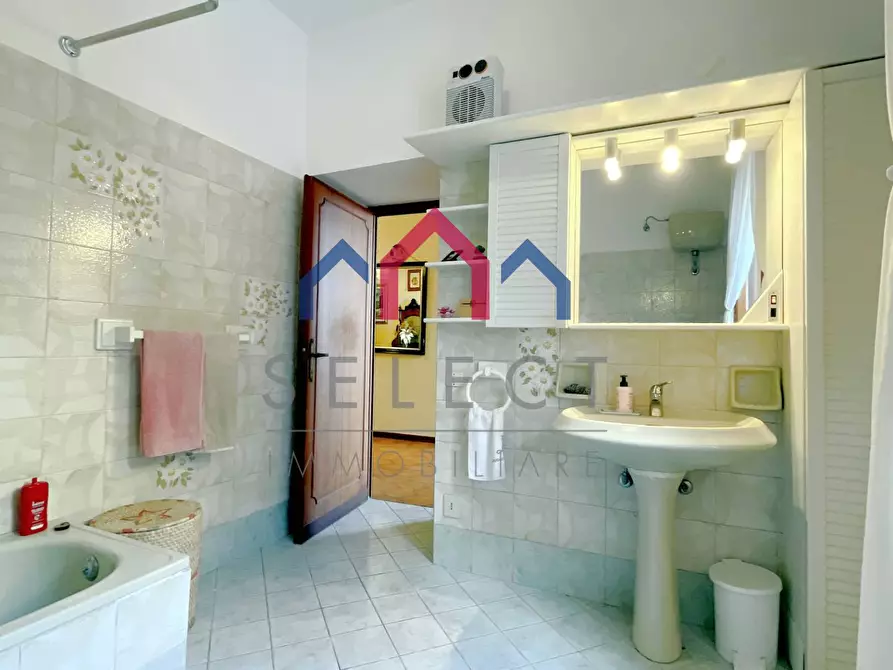 Immagine 39 di Casa semindipendente in vendita  a Bagni Di Lucca