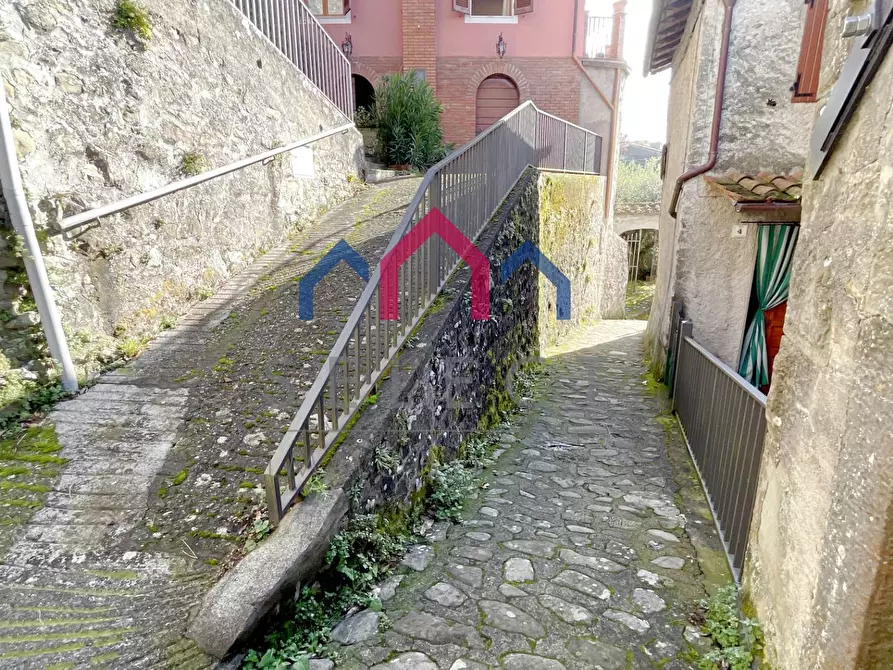 Immagine 3 di Casa semindipendente in vendita  a Bagni Di Lucca