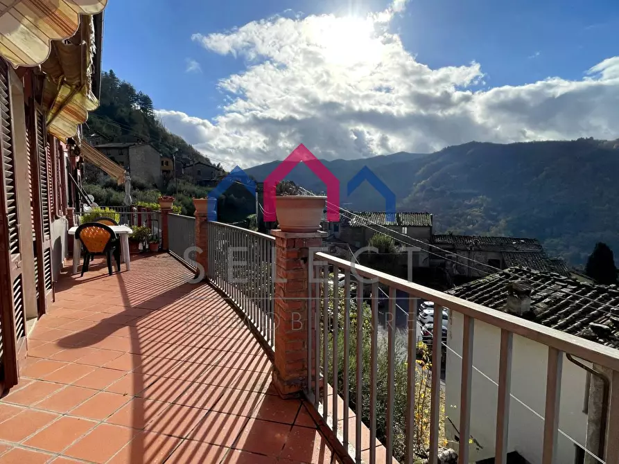 Immagine 1 di Casa semindipendente in vendita  a Bagni Di Lucca