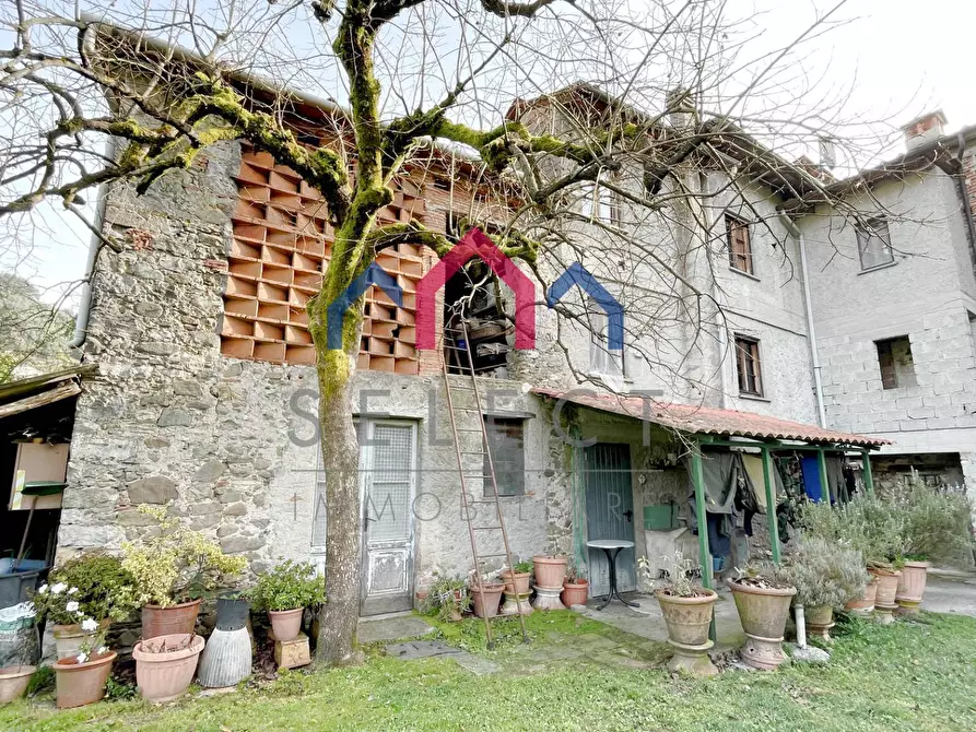 Immagine 38 di Casa semindipendente in vendita  a Borgo A Mozzano