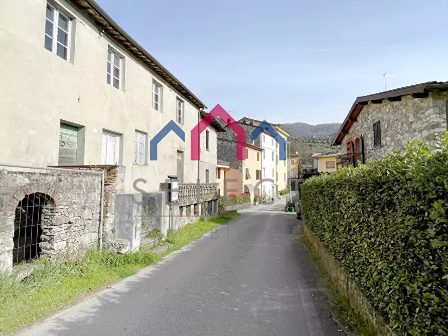 Immagine 29 di Casa semindipendente in vendita  a Borgo A Mozzano