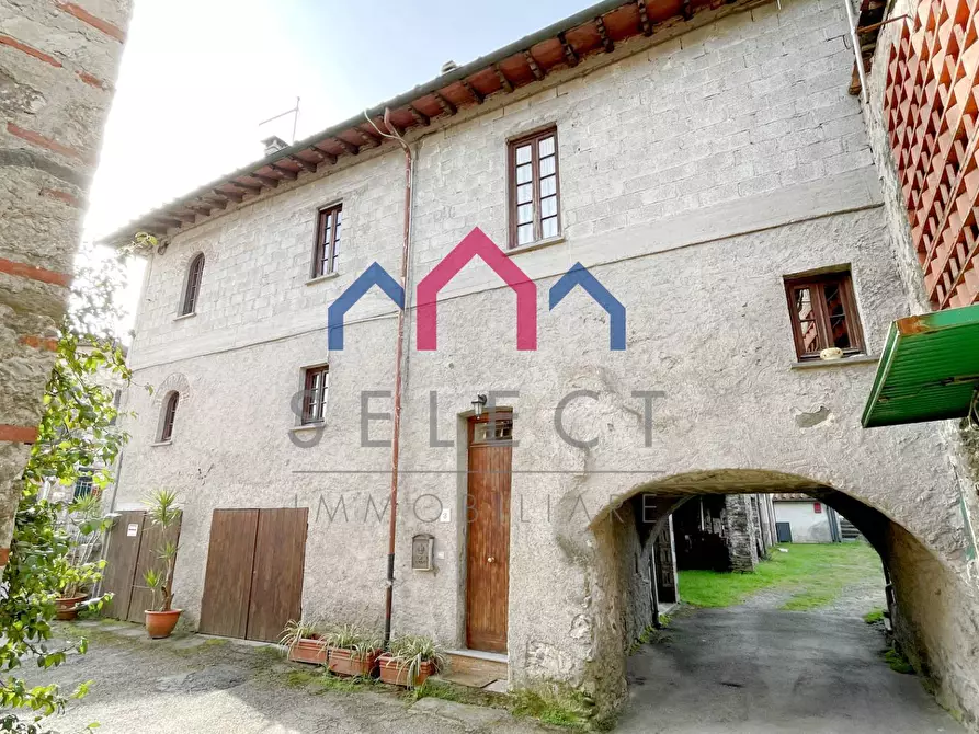 Immagine 33 di Casa semindipendente in vendita  a Borgo A Mozzano