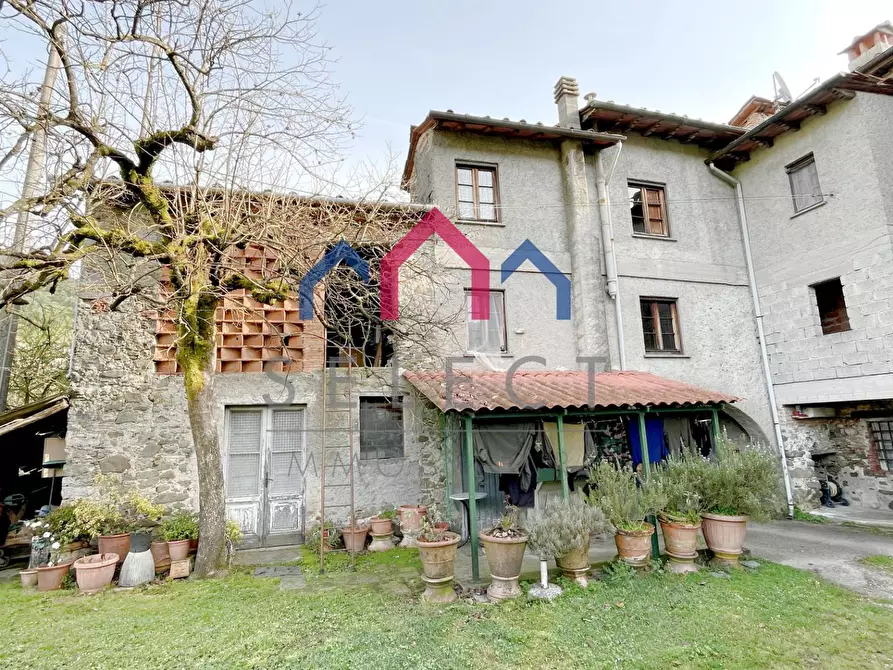 Immagine 39 di Casa semindipendente in vendita  a Borgo A Mozzano