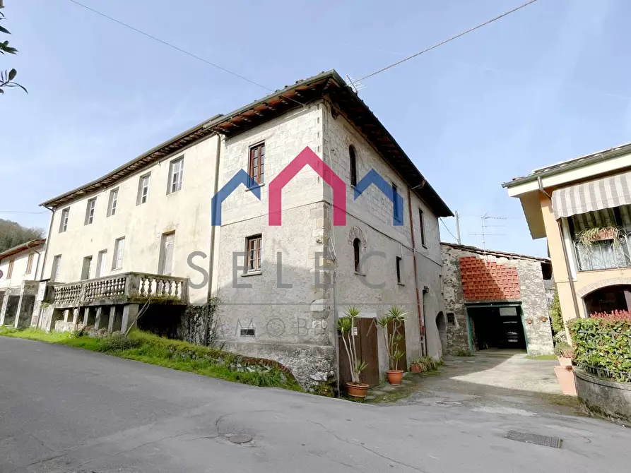 Immagine 30 di Casa semindipendente in vendita  a Borgo A Mozzano