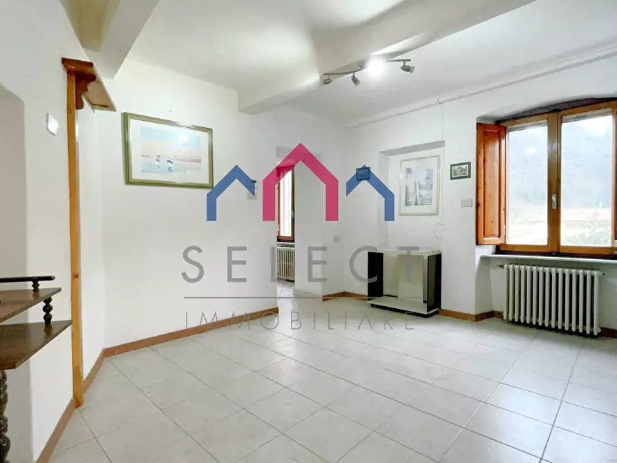 Immagine 9 di Casa semindipendente in vendita  a Borgo A Mozzano