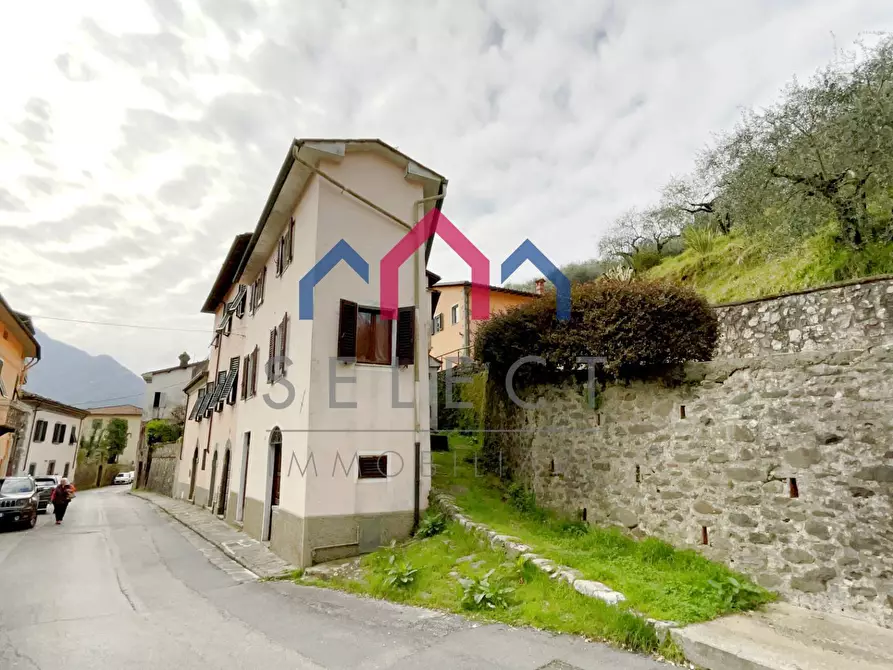 Immagine 30 di Casa semindipendente in vendita  a Borgo A Mozzano