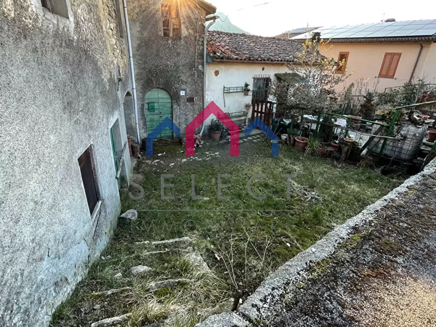 Immagine 3 di Casa semindipendente in vendita  a Molazzana