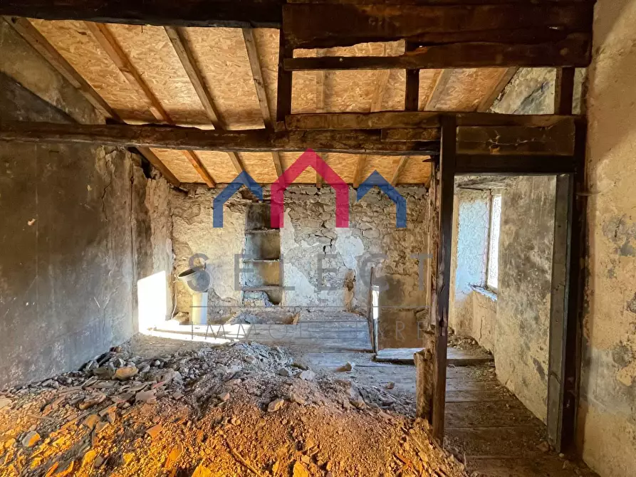 Immagine 2 di Casa semindipendente in vendita  a Molazzana