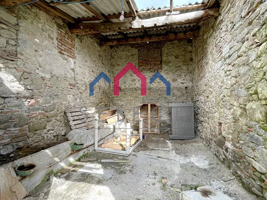 Immagine 12 di Rustico / casale in vendita  a Castiglione Di Garfagnana