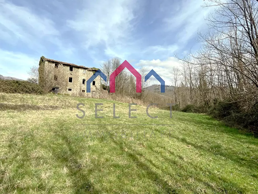 Immagine 40 di Rustico / casale in vendita  a Castiglione Di Garfagnana