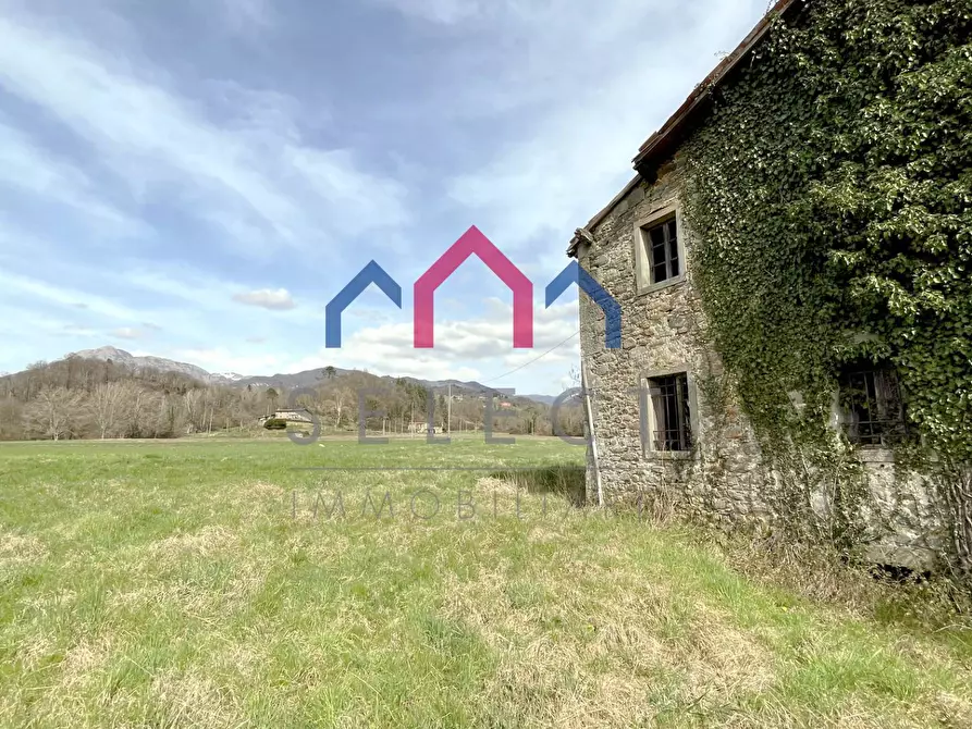 Immagine 46 di Rustico / casale in vendita  a Castiglione Di Garfagnana