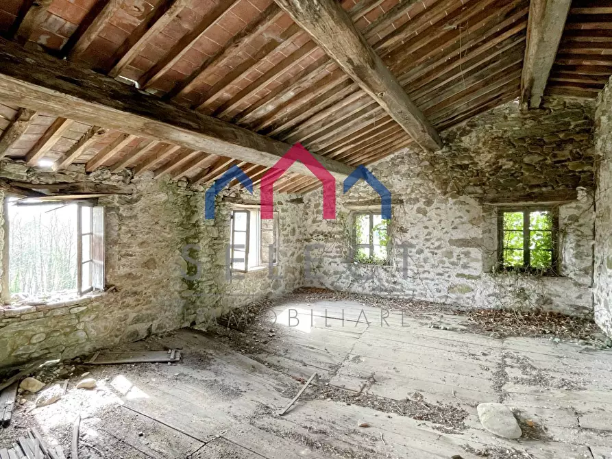 Immagine 6 di Rustico / casale in vendita  a Castiglione Di Garfagnana