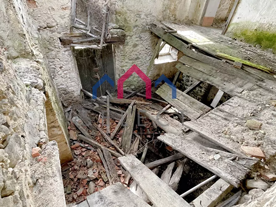 Immagine 27 di Rustico / casale in vendita  a Castiglione Di Garfagnana