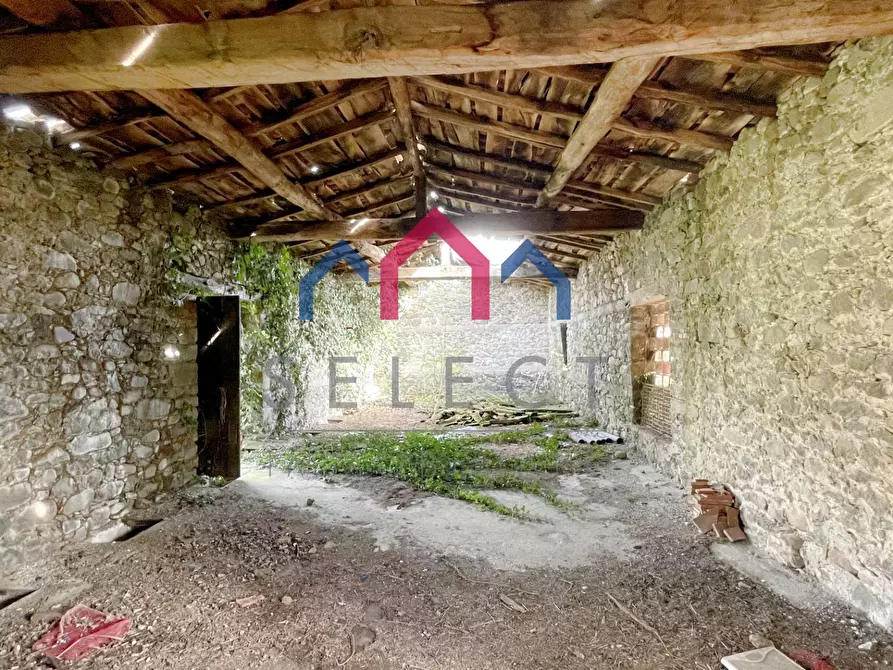 Immagine 8 di Rustico / casale in vendita  a Castiglione Di Garfagnana
