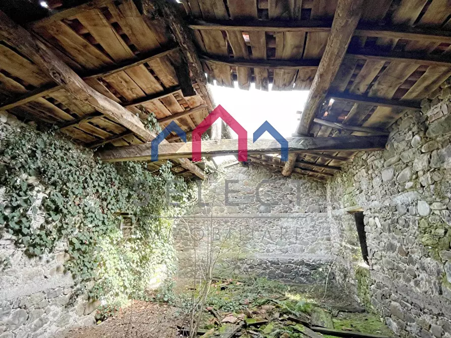 Immagine 11 di Rustico / casale in vendita  a Castiglione Di Garfagnana