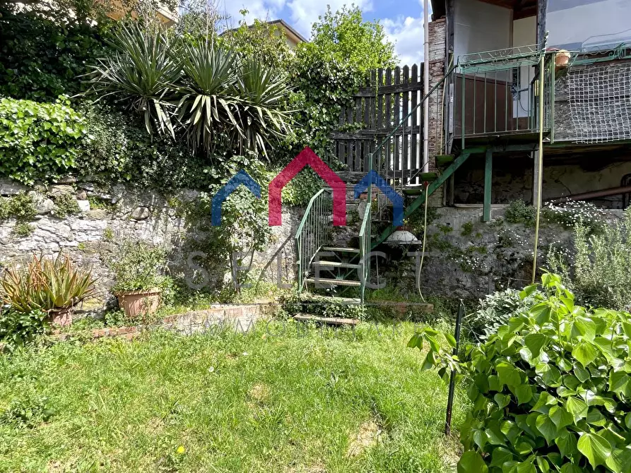 Immagine 50 di Appartamento in vendita  a Borgo A Mozzano