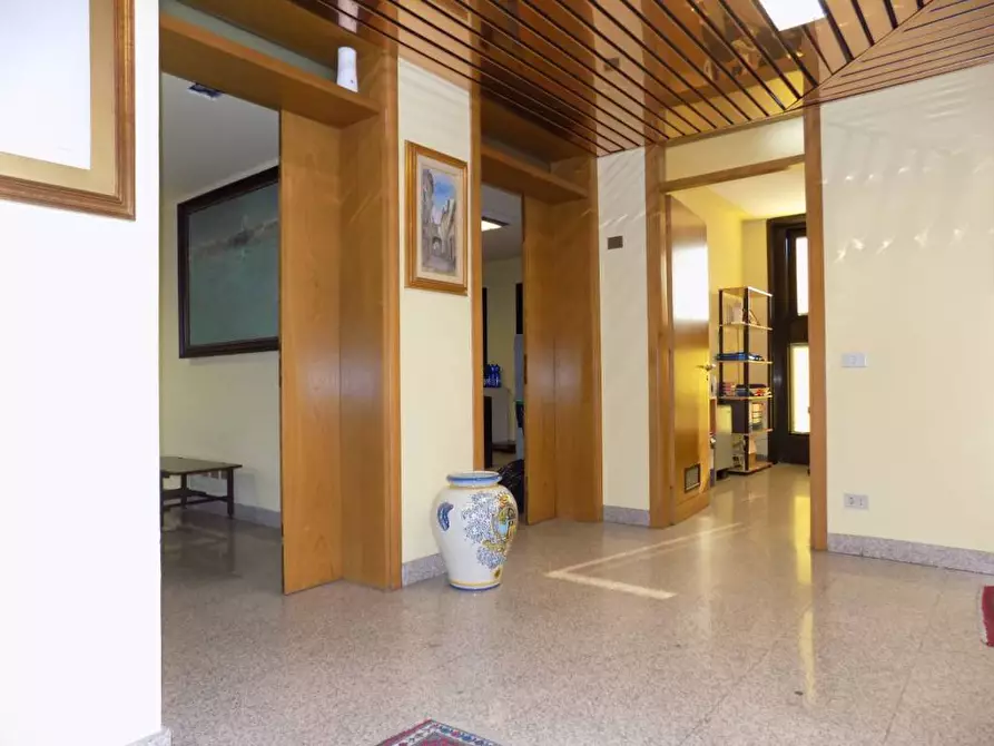 Immagine 13 di Ufficio in vendita  a Santa Croce Sull'arno