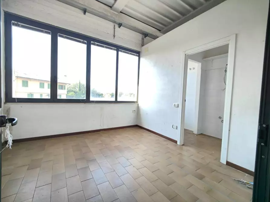 Immagine 20 di Locale commerciale in affitto  a Fucecchio