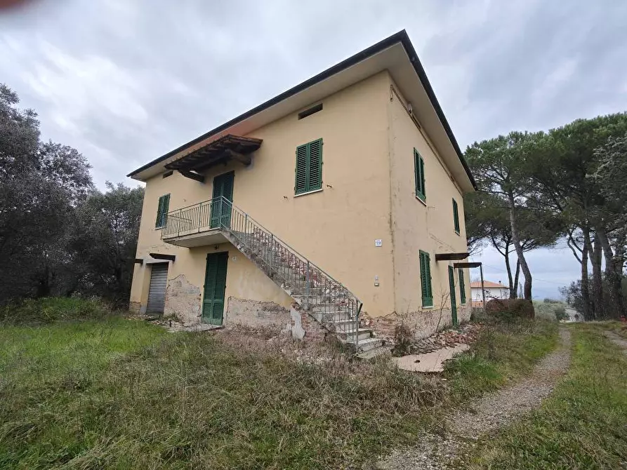 Immagine 3 di Villa in vendita  a Fucecchio