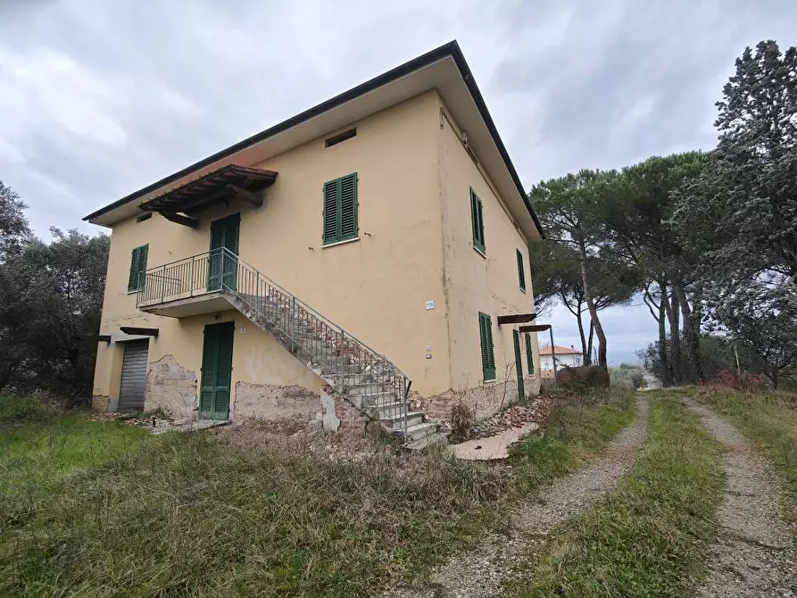 Immagine 6 di Villa in vendita  a Fucecchio