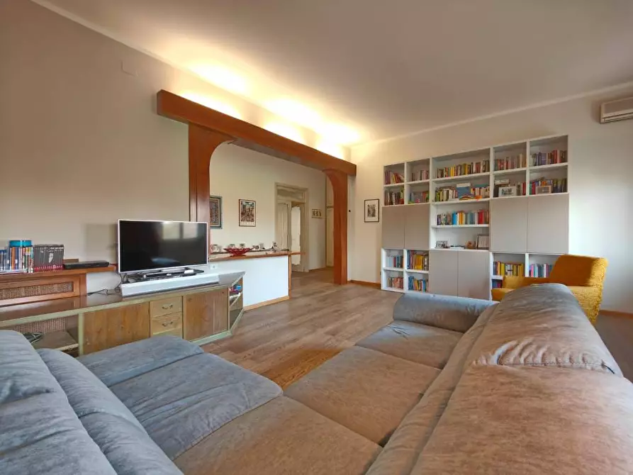 Immagine 7 di Villa in vendita  a Fucecchio