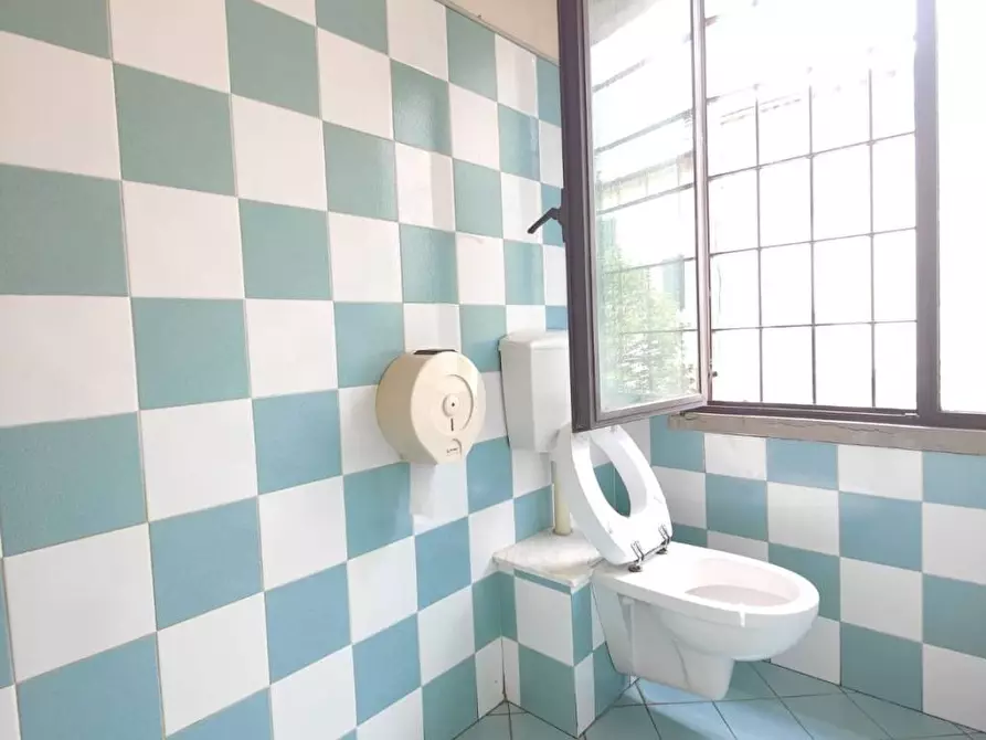 Immagine 11 di Negozio in vendita  a Fucecchio