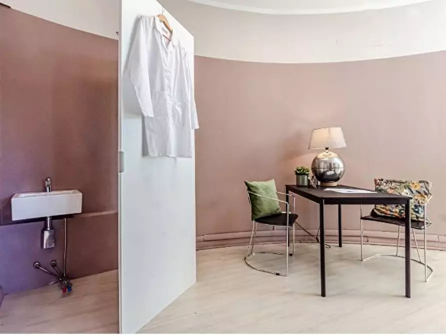 Immagine 27 di Ufficio in vendita  a Fucecchio