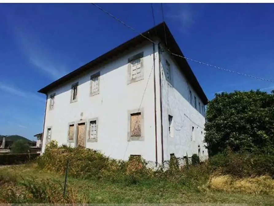 Immagine 17 di Villa in vendita  a Capannori