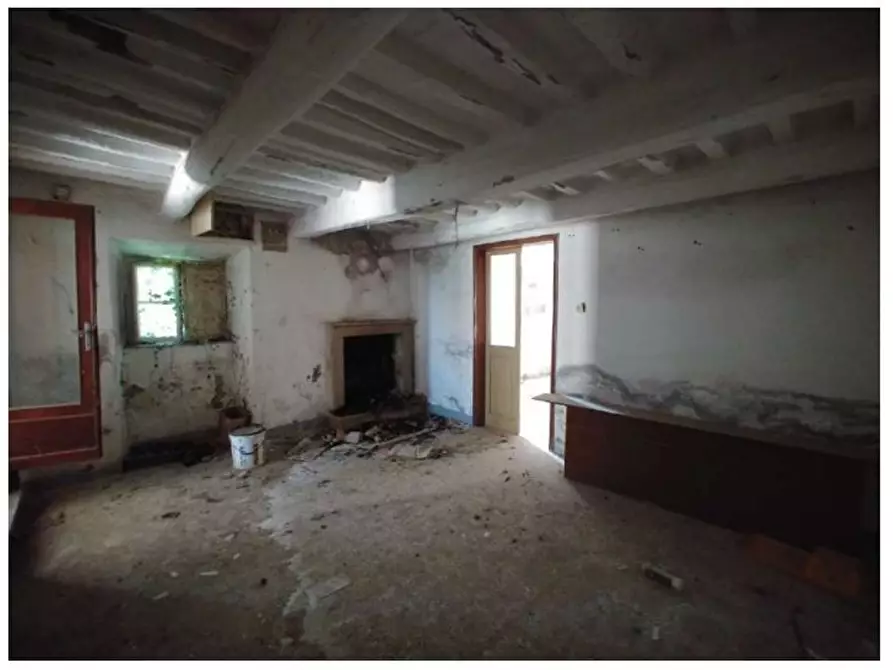 Immagine 23 di Villa in vendita  a Capannori