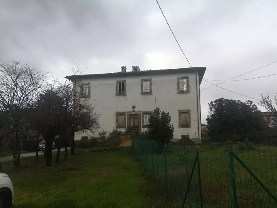 Immagine 1 di Villa in vendita  a Capannori