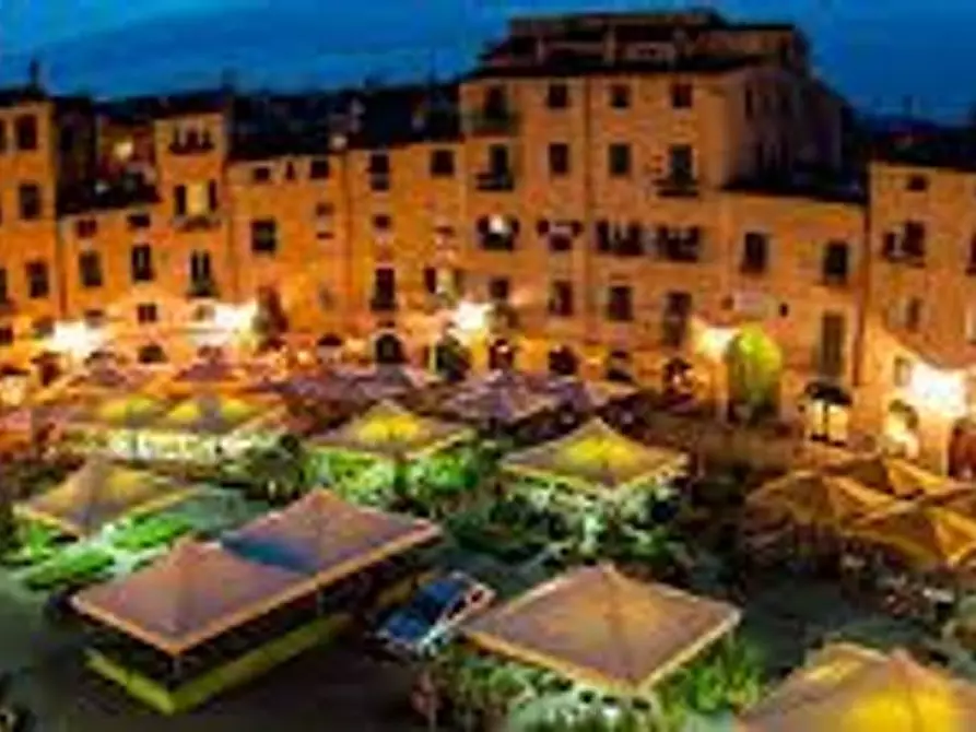 Immagine 28 di Villa in vendita  a Capannori