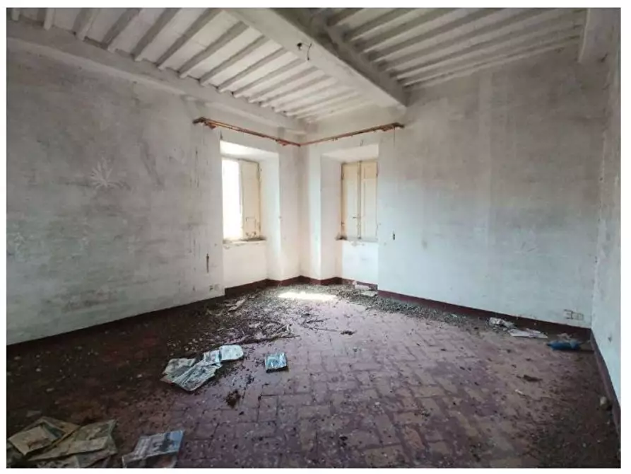 Immagine 27 di Villa in vendita  a Capannori