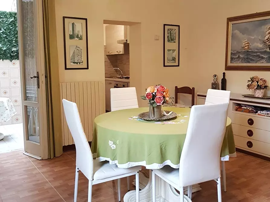 Immagine 3 di Villetta a schiera in vendita  a Viareggio