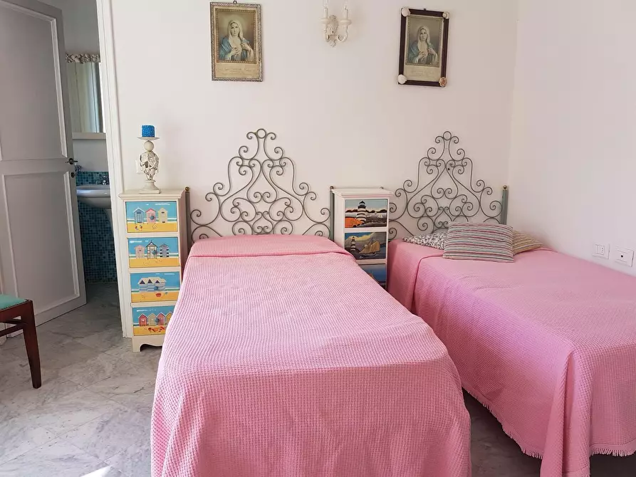 Immagine 11 di Appartamento in vendita  a Viareggio