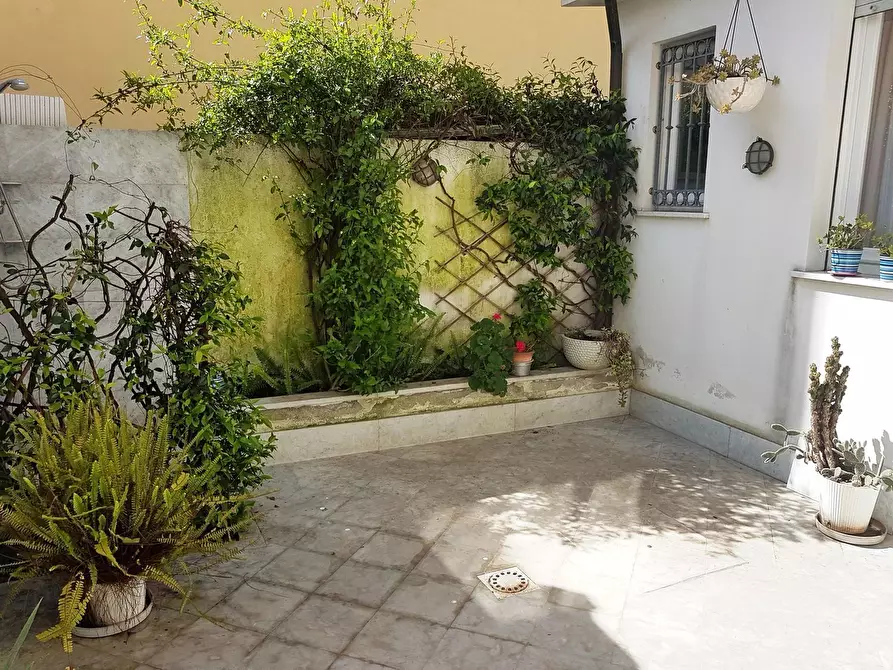 Immagine 1 di Appartamento in vendita  a Viareggio
