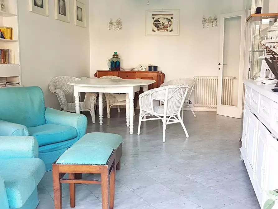 Immagine 6 di Appartamento in vendita  a Viareggio