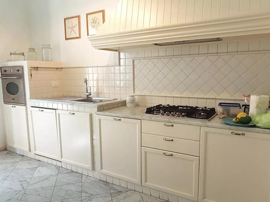 Immagine 3 di Appartamento in vendita  a Viareggio