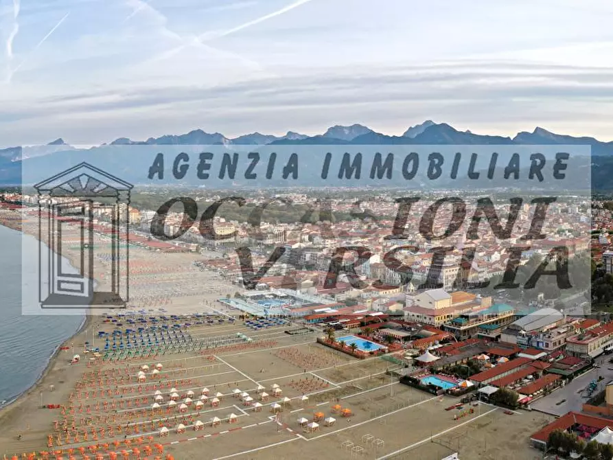 Immagine 18 di Appartamento in vendita  a Viareggio