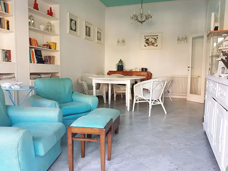 Immagine 2 di Appartamento in vendita  a Viareggio