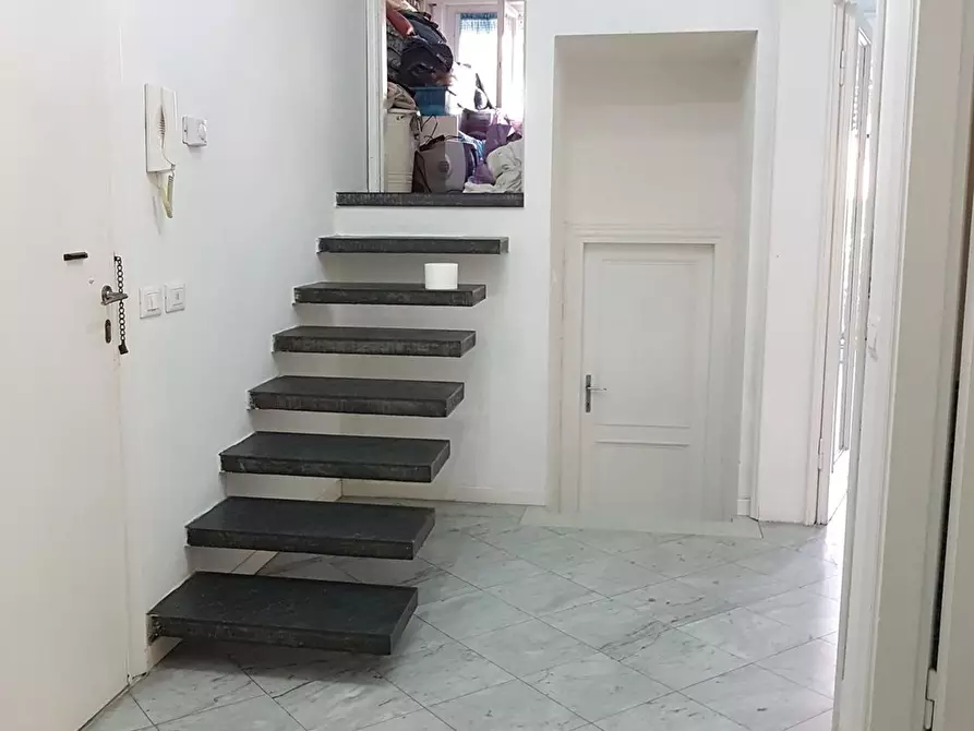 Immagine 5 di Appartamento in vendita  a Viareggio