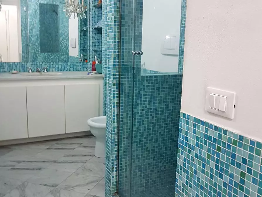 Immagine 13 di Appartamento in vendita  a Viareggio