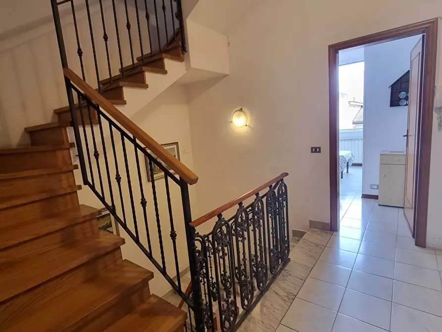 Immagine 9 di Villetta a schiera in vendita  a Viareggio