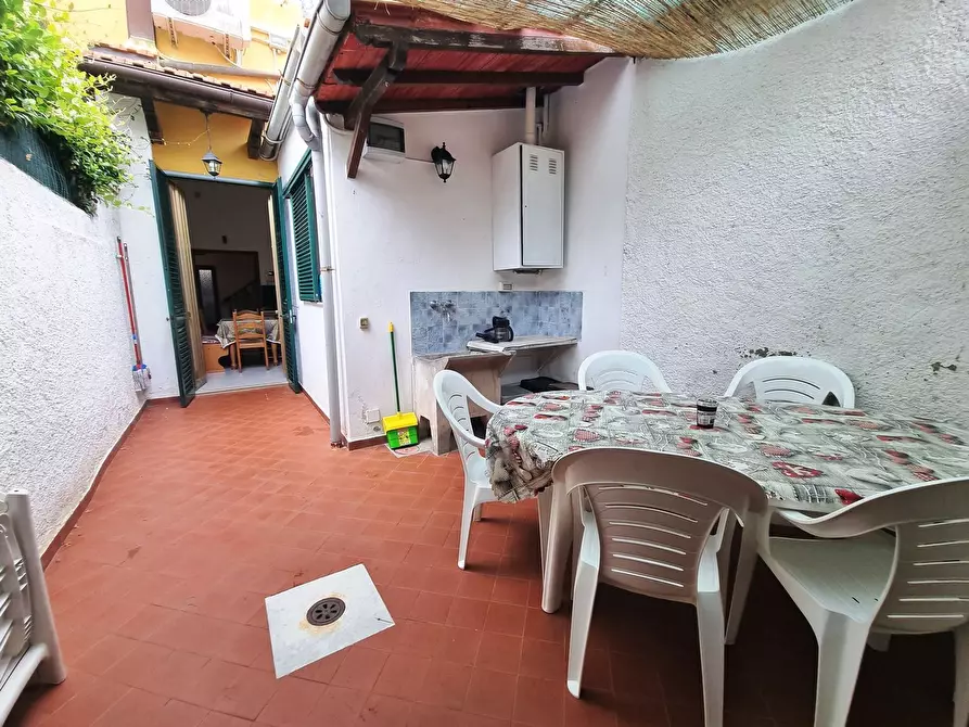 Immagine 2 di Villetta a schiera in vendita  a Viareggio